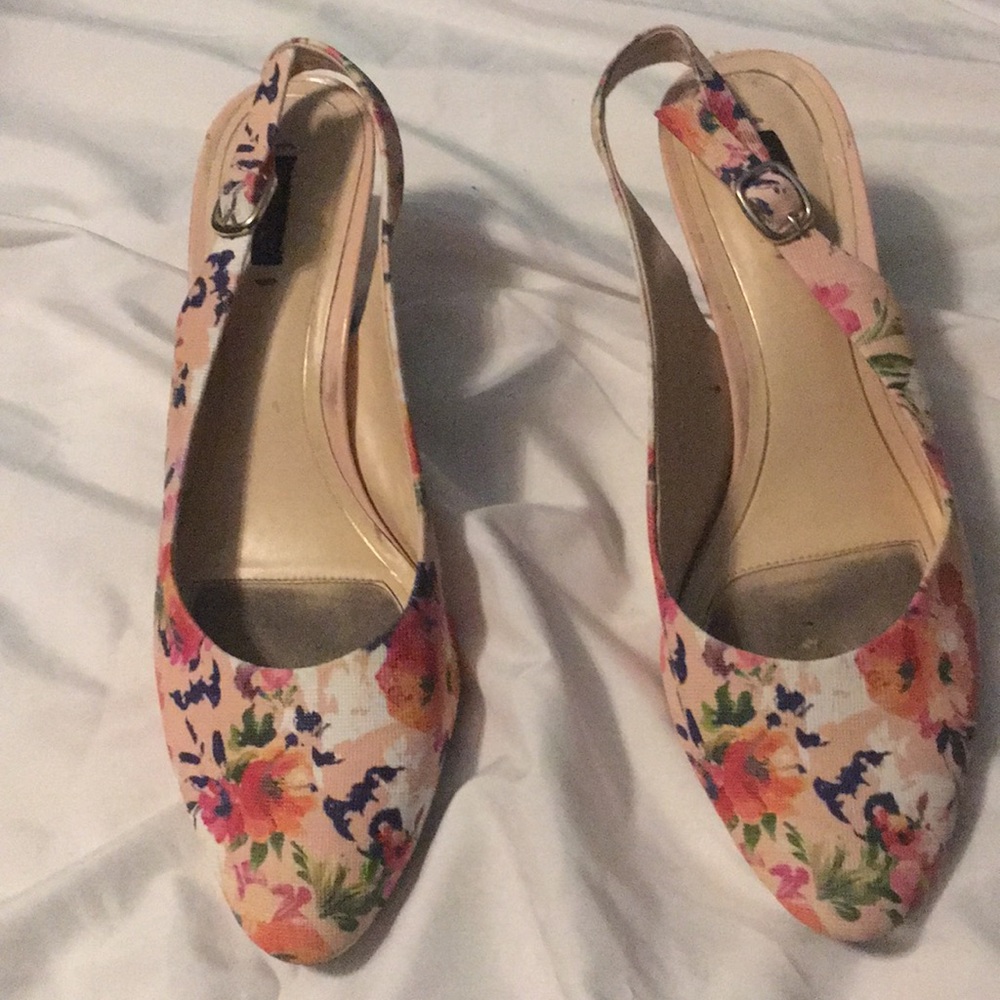 Pretty flowery slingbacks